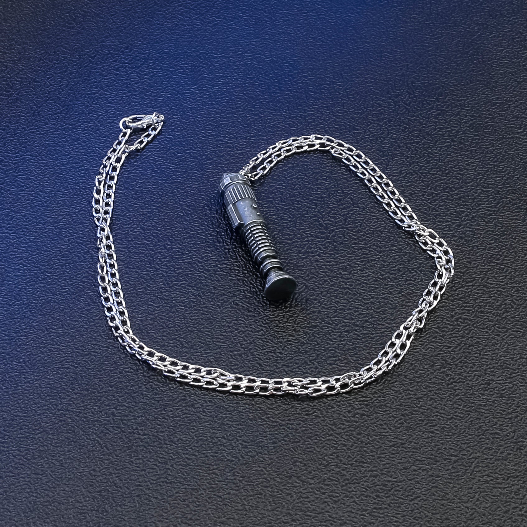 Collier Sabre Laser